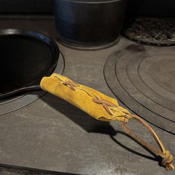 potholder, cast iron potholder, skillet potholder, leather potholder, DIY, Leather project